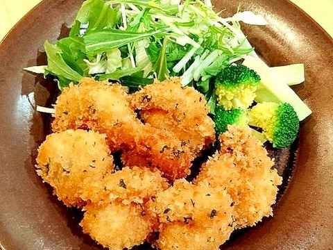 ふわっと香るチーズとパセリ衣のエビフライ